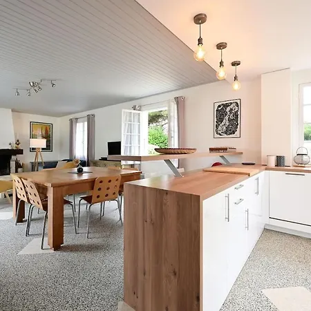889 Les Fontaines Proche Villa *