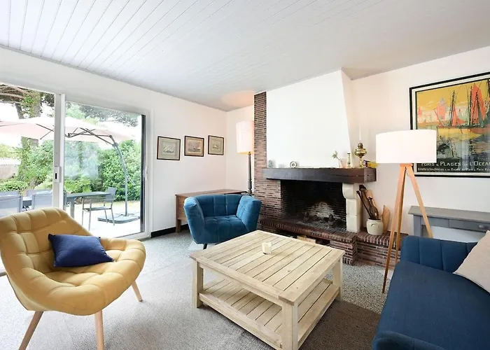 889 Les Fontaines Proche Villa